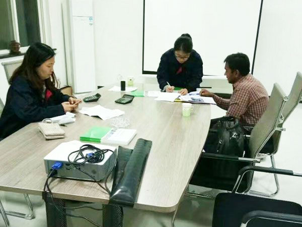 印（yìn）度客戶來公司驗收設備