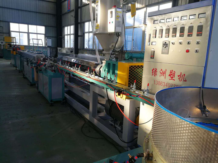 內（nèi）鑲貼片式滴灌帶生產（chǎn）線