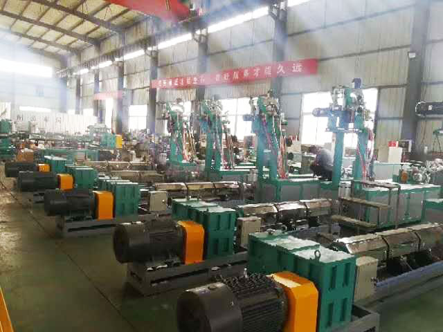 高速迷宮（gōng）式滴灌帶生產線