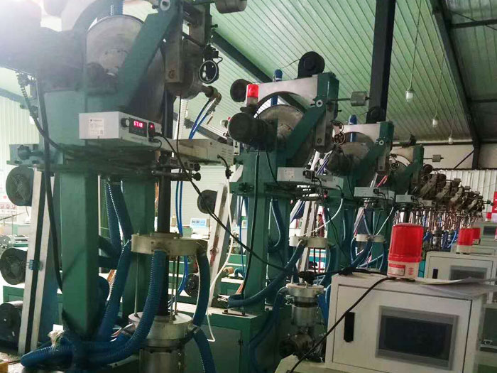 高速迷宮式滴灌帶生產線