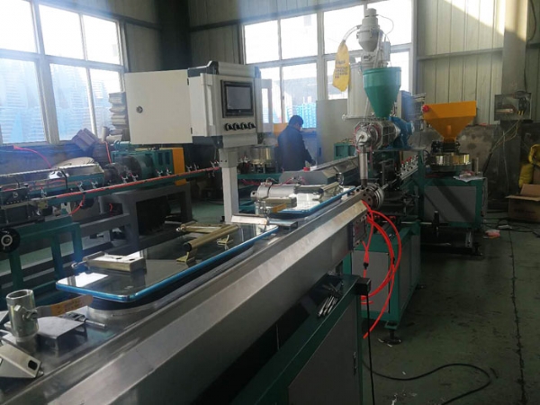 圆柱（zhù）式滴灌管（guǎn）生产线