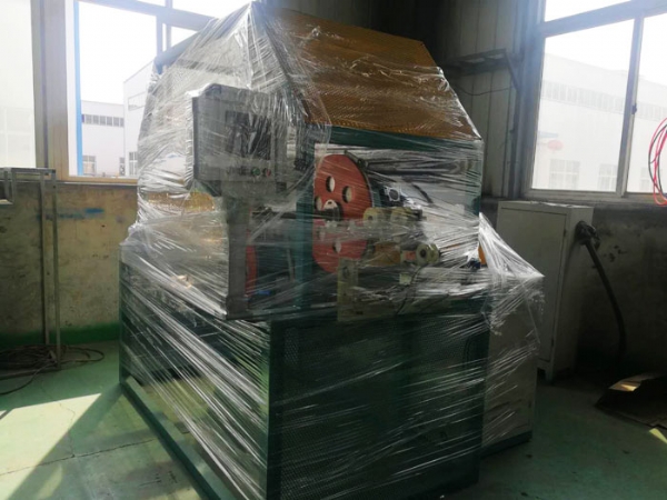 內鑲貼片式(shì)滴灌帶生產線